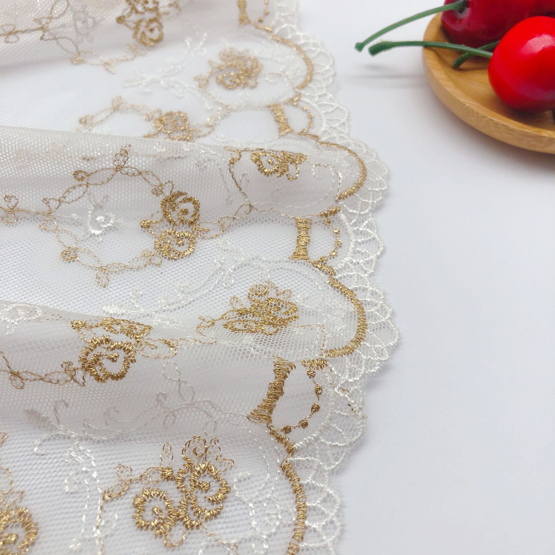 Embroidery Roses - Malla bordada de 16,2 CM de